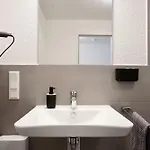 Апартаменты Gemuetliches 1 Schlafzimmer Mit Balkon & Privatem Stellplatz Fuer Bis Zu 4 Personen Unmittelbar An Der Mosel *