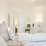 Gemuetliches 1 Schlafzimmer Mit Balkon & Privatem Stellplatz Fuer Bis Zu 4 Personen Unmittelbar An Der Mosel Апартаменты *