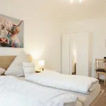 Gemuetliches 1 Schlafzimmer Mit Balkon & Privatem Stellplatz Fuer Bis Zu 4 Personen Unmittelbar An Der Mosel شقة *