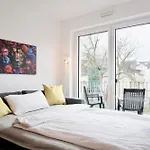Gemuetliches 1 Schlafzimmer Mit Balkon & Privatem Stellplatz Fuer Bis Zu 4 Personen Unmittelbar An Der Mosel Апартаменты *