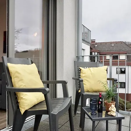 Gemuetliches 1 Schlafzimmer Mit Balkon & Privatem Stellplatz Fuer Bis Zu 4 Personen Unmittelbar An Der Mosel * Кобленц