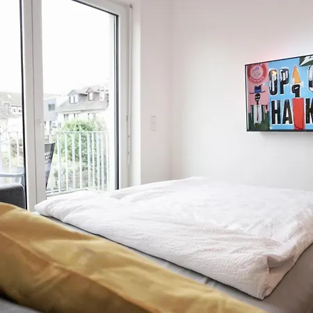 Gemuetliches 1 Schlafzimmer Mit Balkon & Privatem Stellplatz Fuer Bis Zu 4 Personen Unmittelbar An Der Mosel * Кобленц