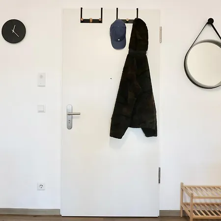 Апартаменты Gemuetliches 1 Schlafzimmer Mit Balkon & Privatem Stellplatz Fuer Bis Zu 4 Personen Unmittelbar An Der Mosel Кобленц