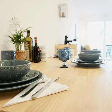Gemuetliches 1 Schlafzimmer Mit Balkon & Privatem Stellplatz Fuer Bis Zu 4 Personen Unmittelbar An Der Mosel Кобленц