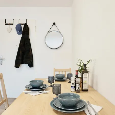 Gemuetliches 1 Schlafzimmer Mit Balkon & Privatem Stellplatz Fuer Bis Zu 4 Personen Unmittelbar An Der Mosel Апартаменты *