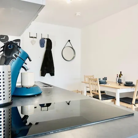 Gemütliches 1 Schlafzimmer Mit Balkon&privatem Stellplatz Für Bis Zu 4 Personen Unmittelbar An Der Mosel *