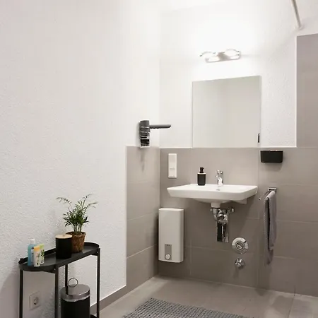 Apartman Gemuetliches 1 Schlafzimmer Mit Balkon & Privatem Stellplatz Fuer Bis Zu 4 Personen Unmittelbar An Der Mosel *
