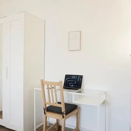 Apartman Gemuetliches 1 Schlafzimmer Mit Balkon & Privatem Stellplatz Fuer Bis Zu 4 Personen Unmittelbar An Der Mosel