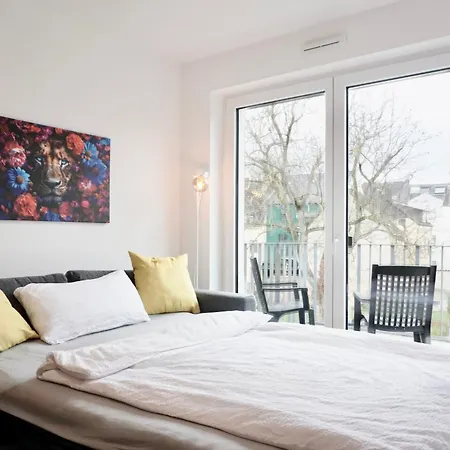 Gemuetliches 1 Schlafzimmer Mit Balkon & Privatem Stellplatz Fuer Bis Zu 4 Personen Unmittelbar An Der Mosel Apartman *