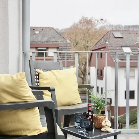 Gemuetliches 1 Schlafzimmer Mit Balkon & Privatem Stellplatz Fuer Bis Zu 4 Personen Unmittelbar An Der Mosel Apartman *