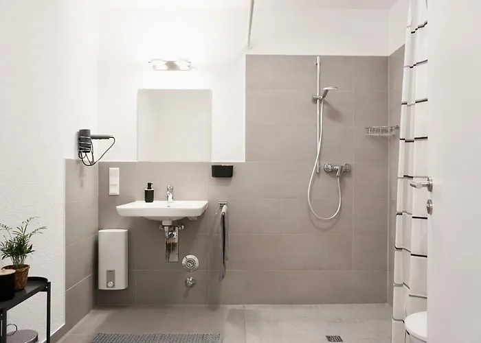 Gemütliches 1 Schlafzimmer Mit Balkon&privatem Stellplatz Für Bis Zu 4 Personen Unmittelbar An Der Mosel *